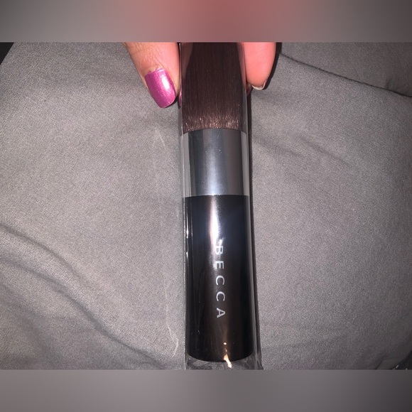 BNIB BECCA SOFT KABUKI BRUSH - Picture 1 of 3